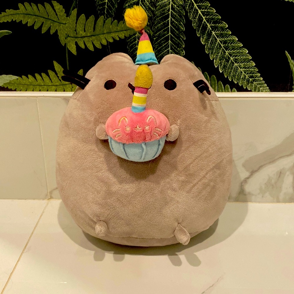 Birthday cupcake Pusheen